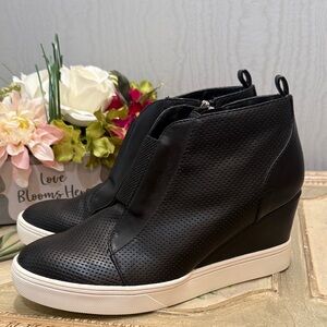 Mia Perforated Wedge Sneakers Side Zip Black Sz 8.5